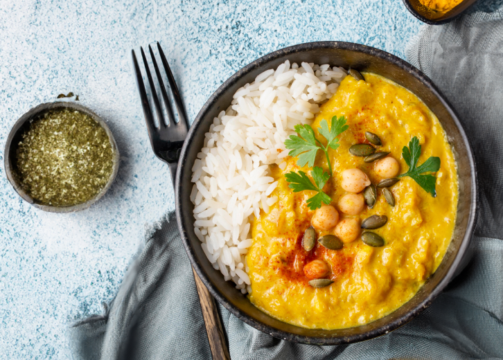 Curry de Grão-de-Bico com Espinafres